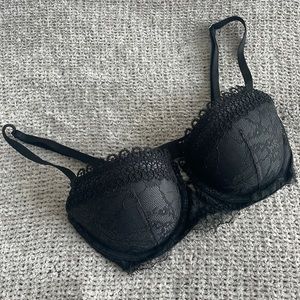 Victoria’s Secret 32D Black Lace Bra